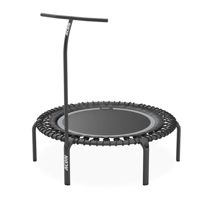 Schwarzes rundes ACON FIT 1,12m-Trampolin mit Griffstangen auf weißem Hintergrund.