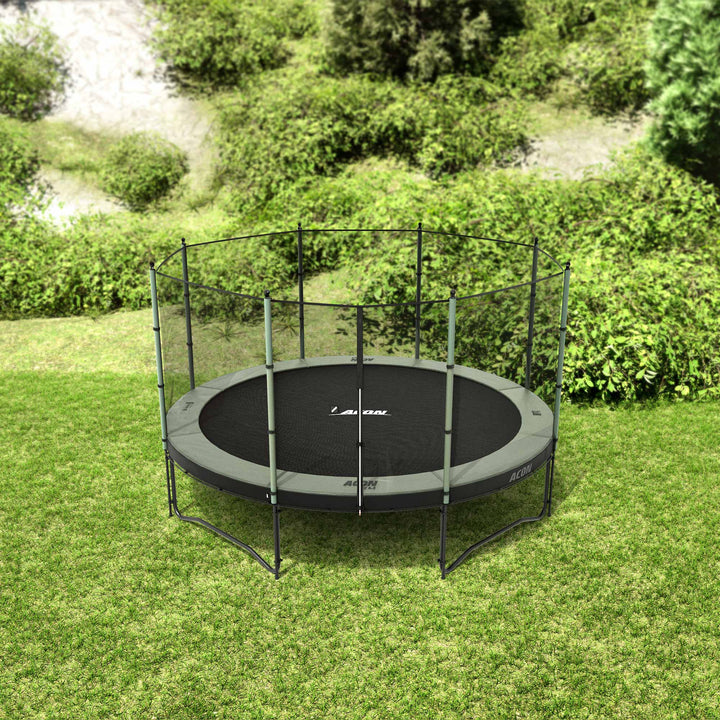 Rundes Acon-Trampolin mit Standard-Sicherheitsnetz.