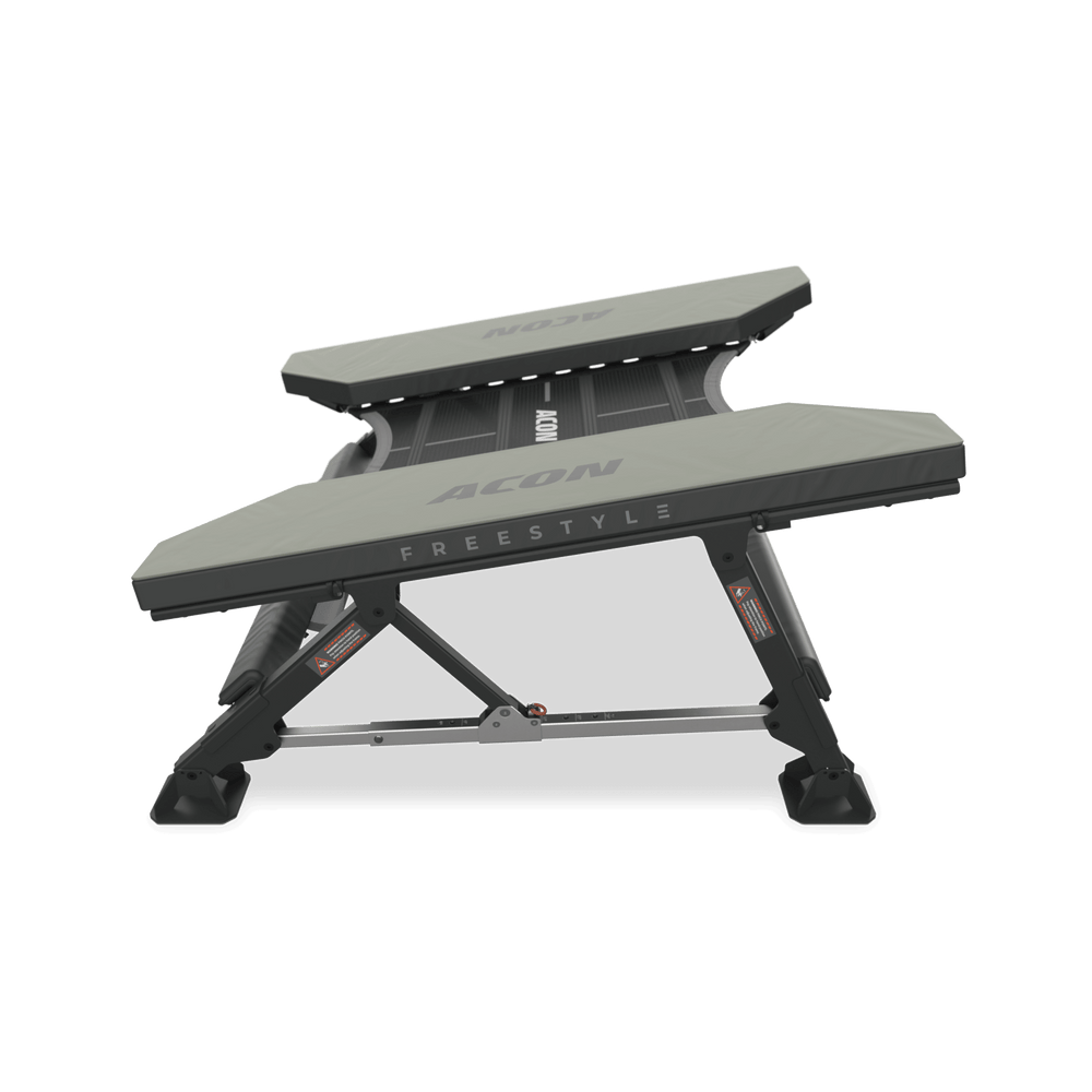 Acon-Freestyle-Minitrampolin im 10-Grad-Winkel eingestellt, Seitenansicht
