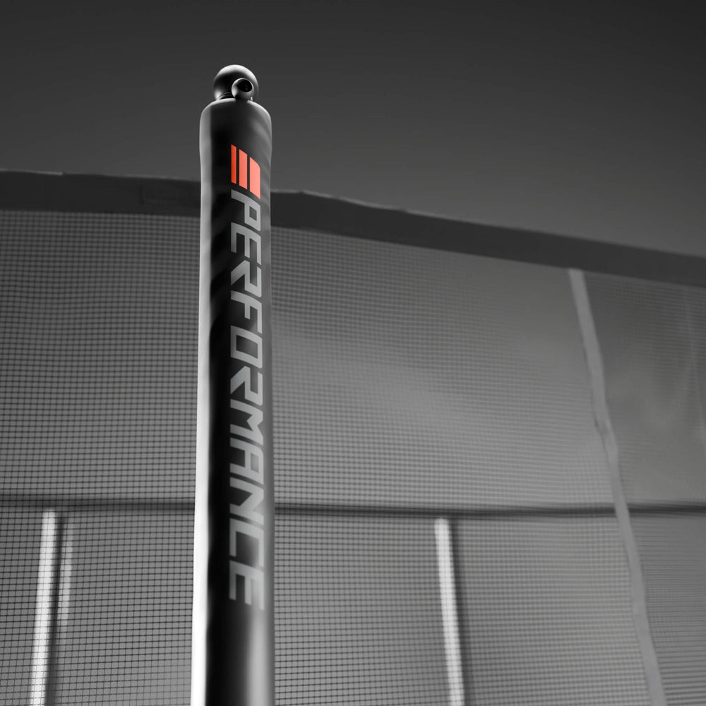 Detail des Sicherheitsnetzpfostens des Acon HD PRO Trampolins.