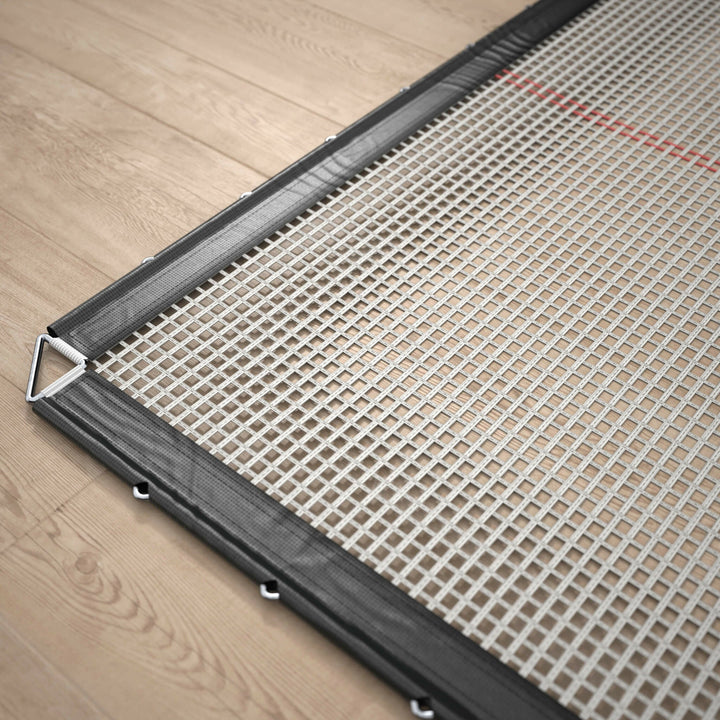 Ecke der Acon X Wettkampf-Trampolinmatte für Indoor-Training
