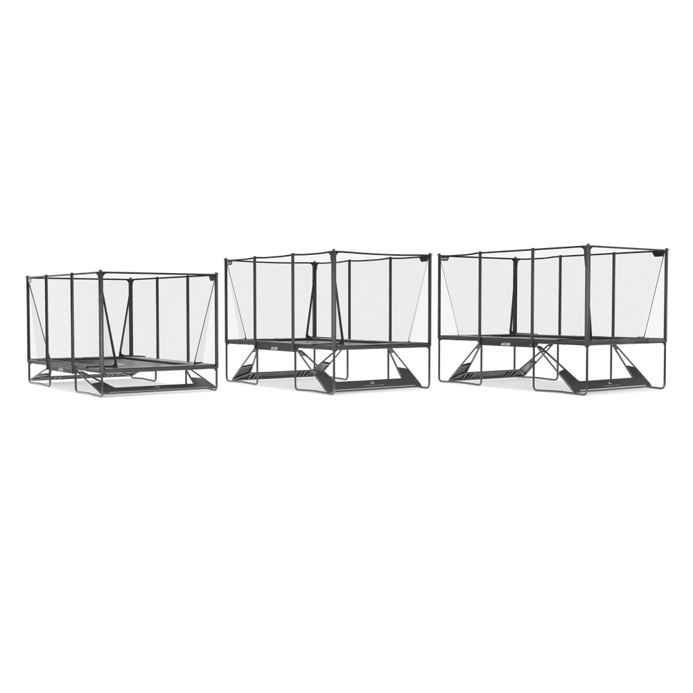 Drei Acon X Trampoline, die mit dem ACON X Zubehör-Set zur Höhenregulierung auf unterschiedlichen Höhen installiert wurden.