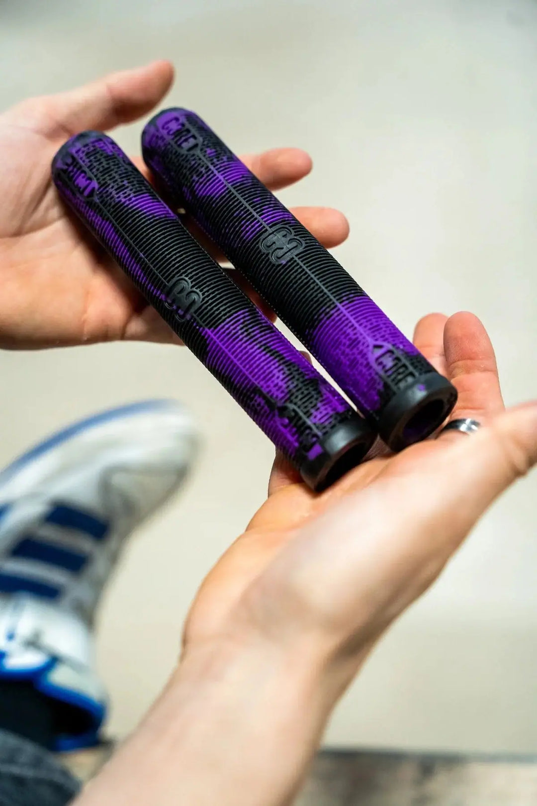 Core Stunt Scooter Griffe fuchsia