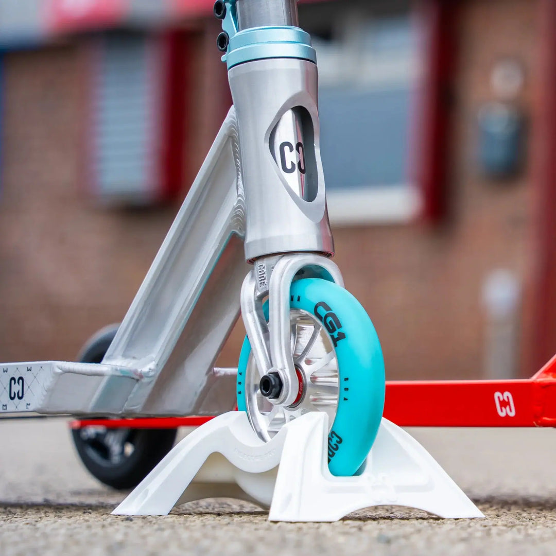 Core Scooter Wall und Floor Stand - Chrome – Zubehör, Ansicht 3