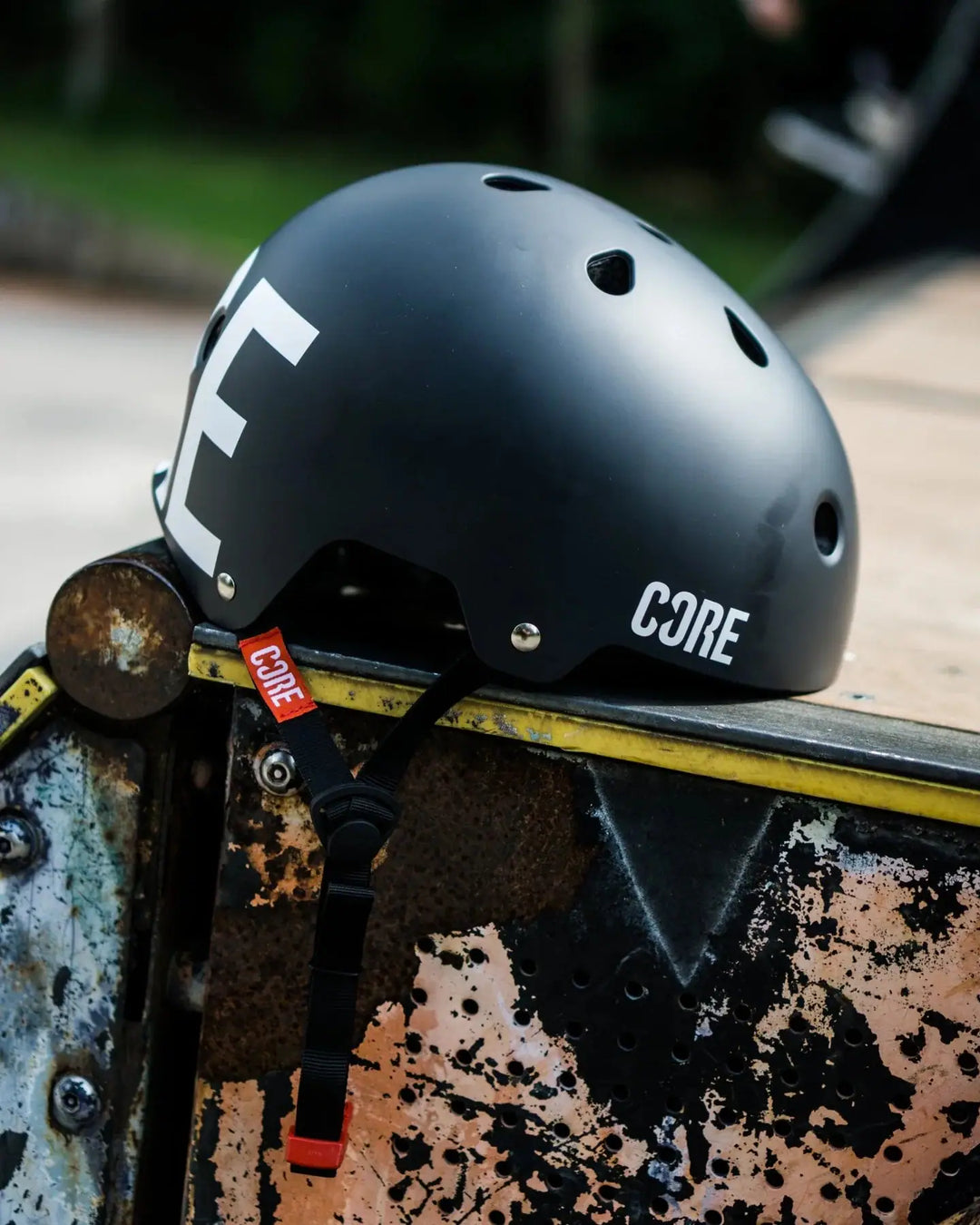 Core Street Helm black/white